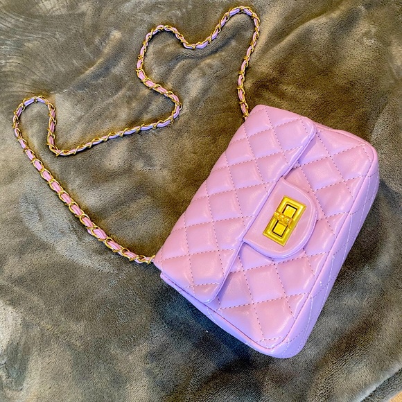 Small (7 1/2” x 5 1/2”) lilac crossbody bag, no brand. - Picture 2 of 5